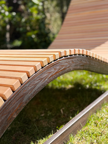 Ergonomische Designliege aus Holz (Lärche)