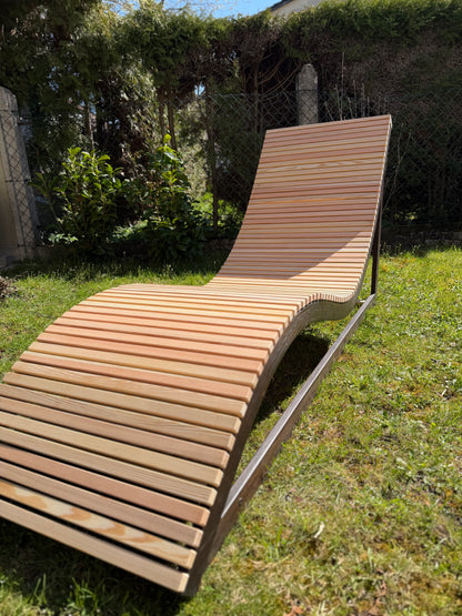 Ergonomische Designliege aus Holz (Lärche)
